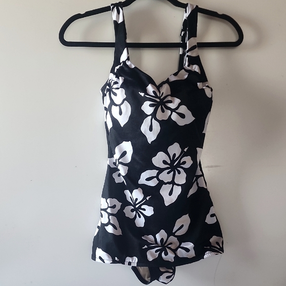 Maxine of Hollywood Other - Maxine Of Hollywood, Floral Black and White Swimsuit.